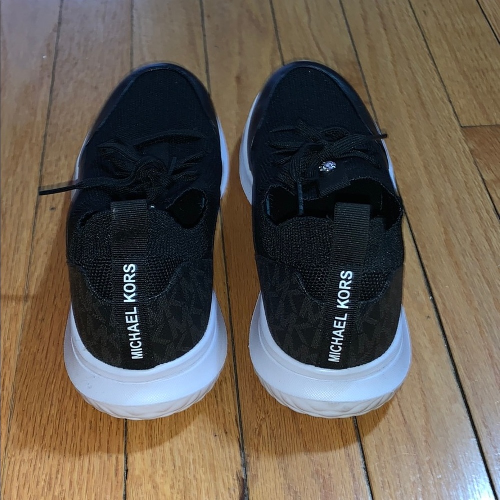 Mk shoes . black . Size 6 - Picture 2 of 7